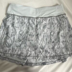 Lululemon City Breeze Alpine/White Pace Rival Mid Rise Skirt in Size 4 Tall